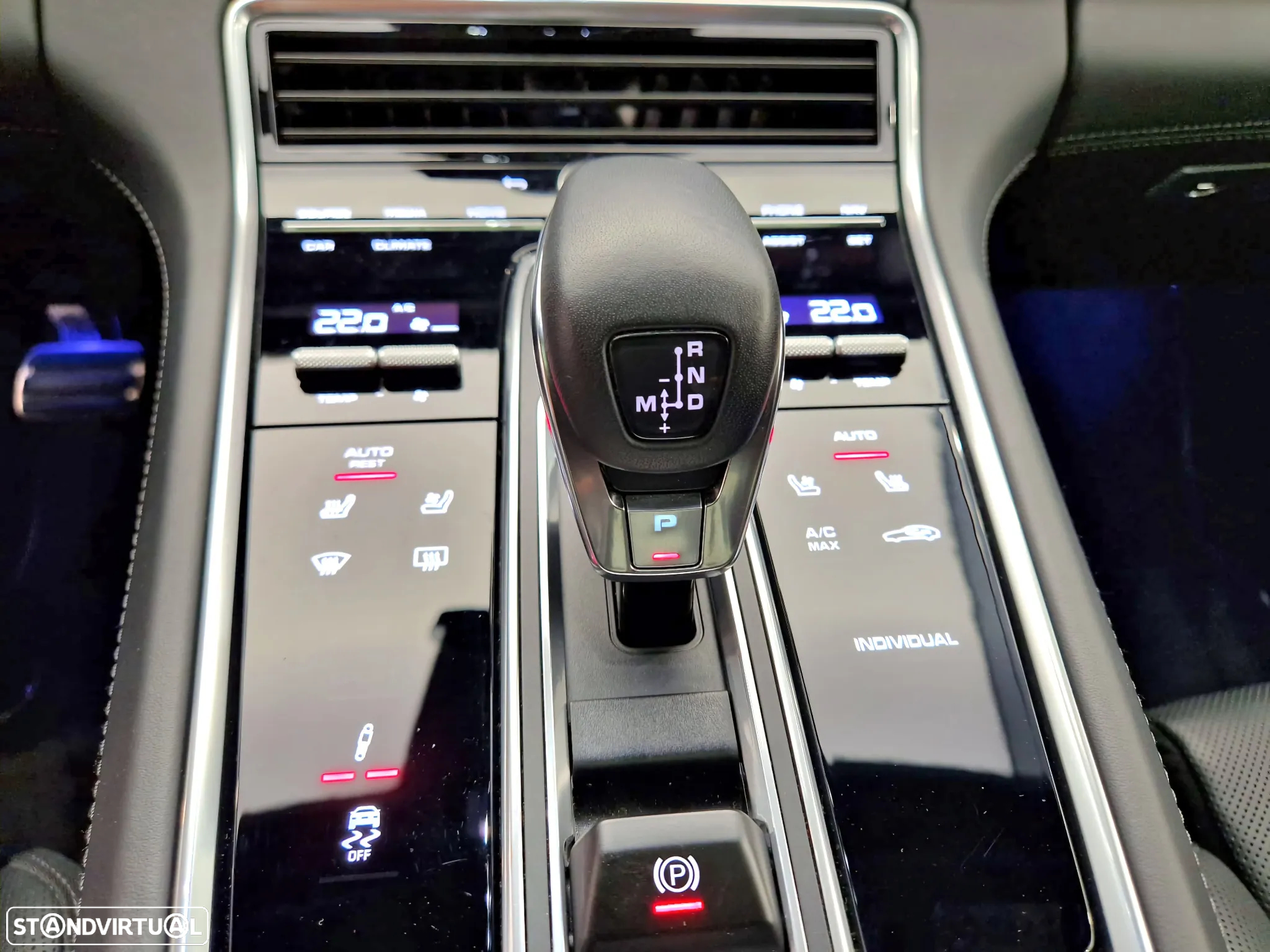 Porsche Panamera 4 E-Hybrid Platinum Edition com PDLS - 24