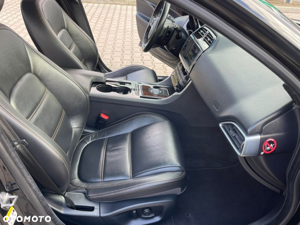 Jaguar XE 2.0 D AWD Prestige - 22