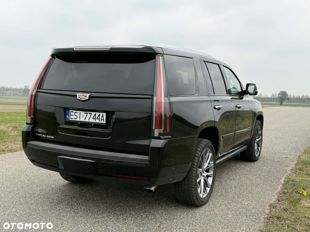 Cadillac Escalade - 2