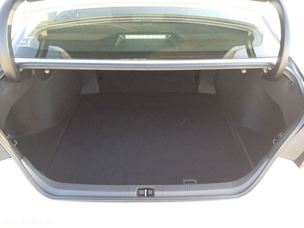 Toyota Camry 2.5 Hybrid Comfort CVT - 12