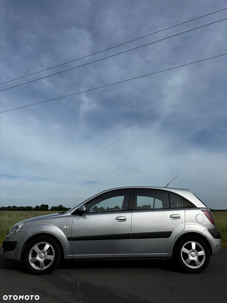 Kia Rio - 4