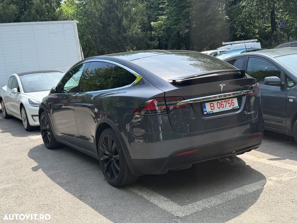 Tesla Model X - 3