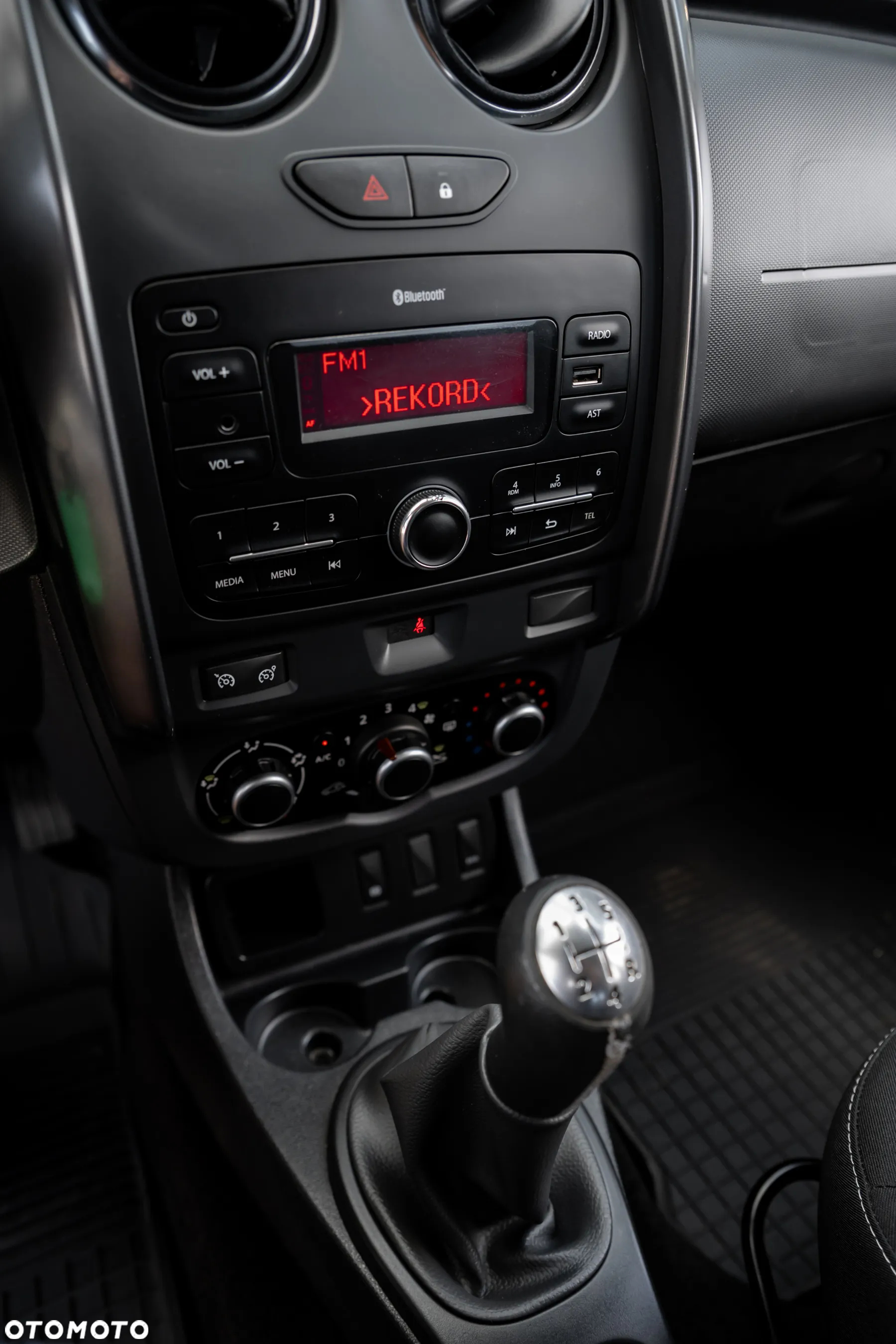 Dacia Duster 1.6 SCe Laureate S&S - 31