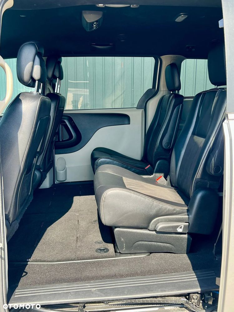 Dodge Grand Caravan - 14
