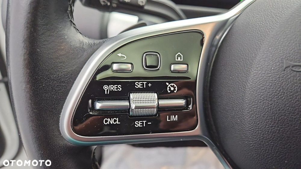 Mercedes-Benz EQB - 16