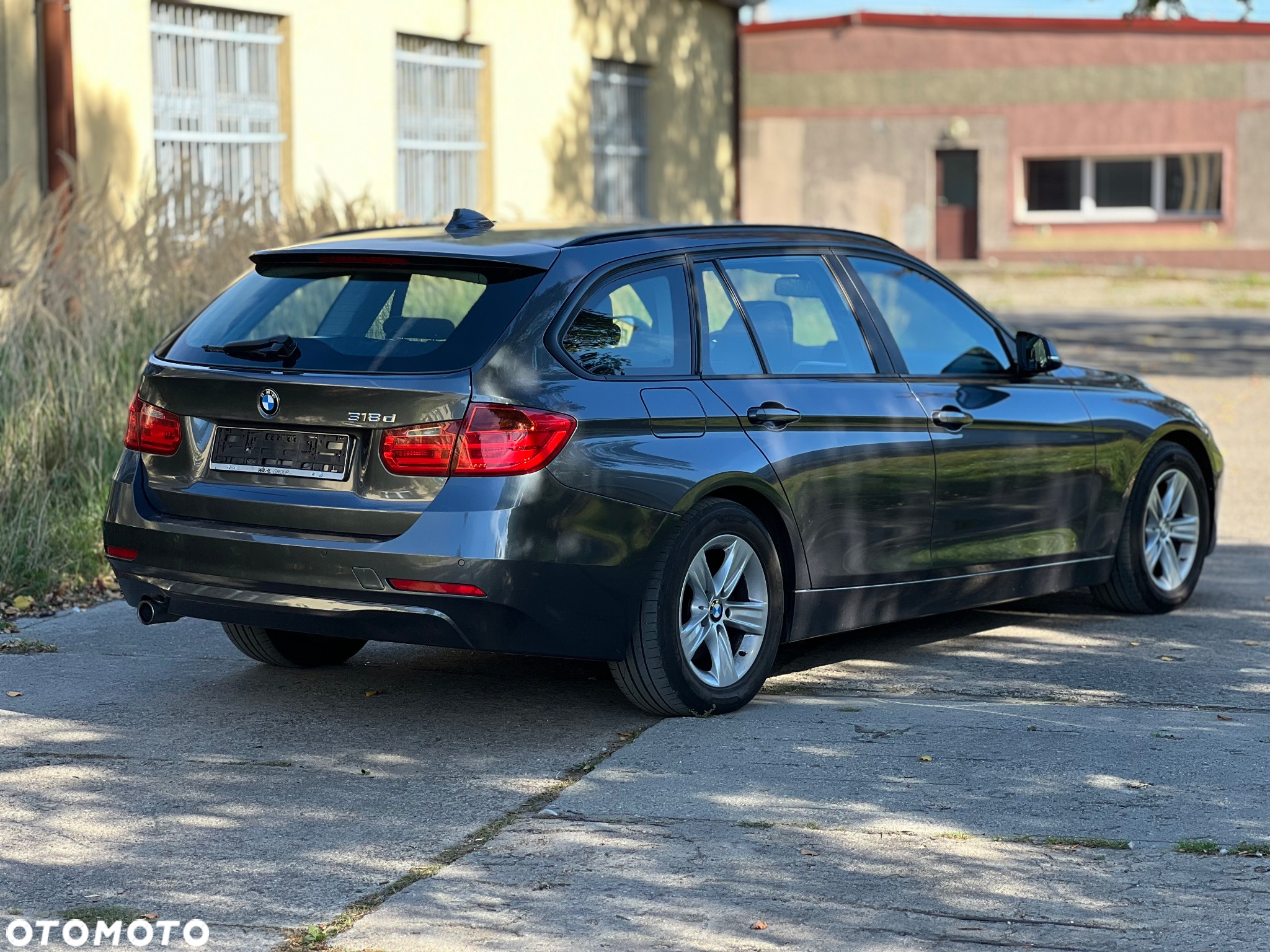 BMW Seria 3 318d DPF Touring Edition Exclusive - 4