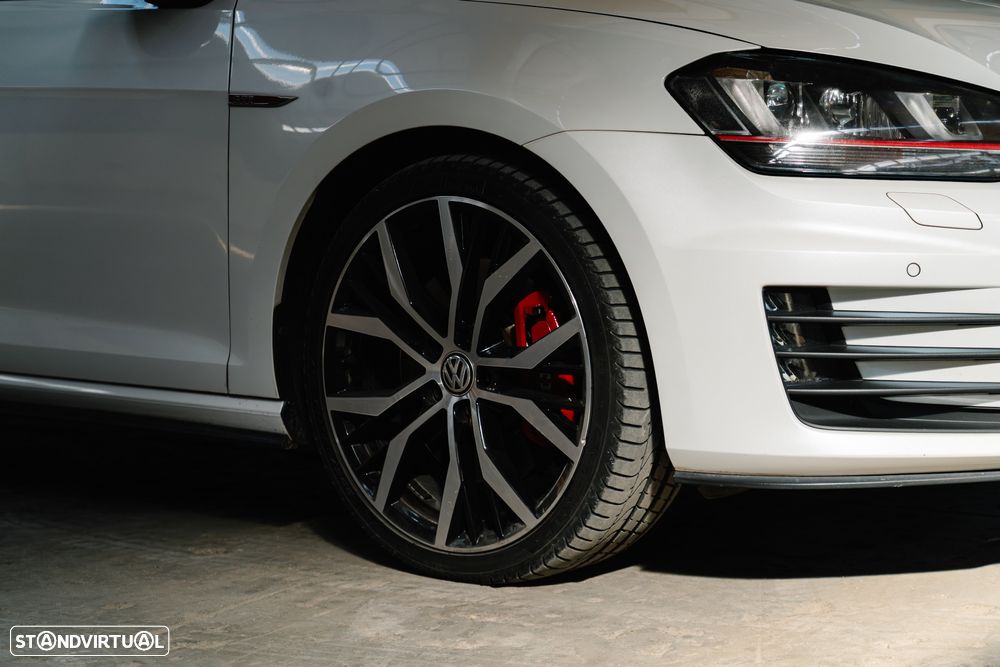 VW Golf GTI Performance BlueMotion DSG - 3