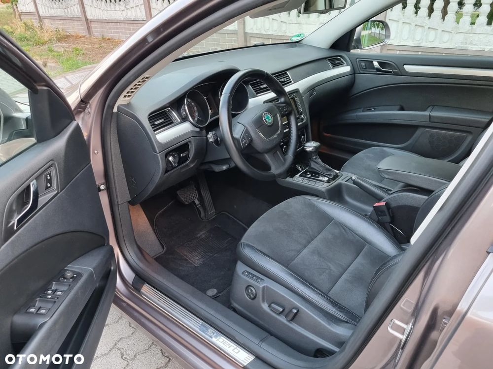 Skoda Superb 2.0 TDI Elegance DSG - 10