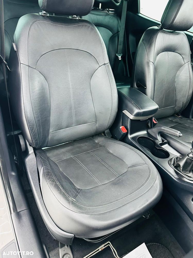 Hyundai ix35 1.7 CRDI 2WD blue Finale Gold - 18