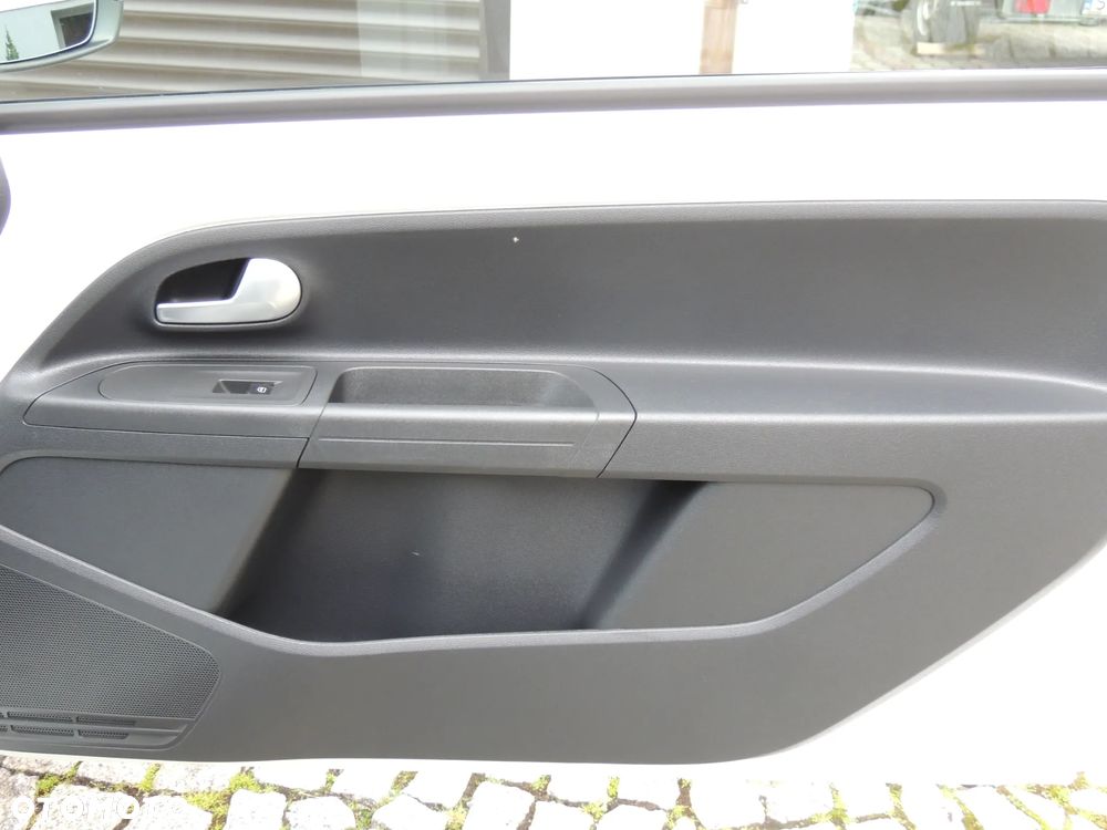 Volkswagen up! (BlueMotion Technology) beats - 16
