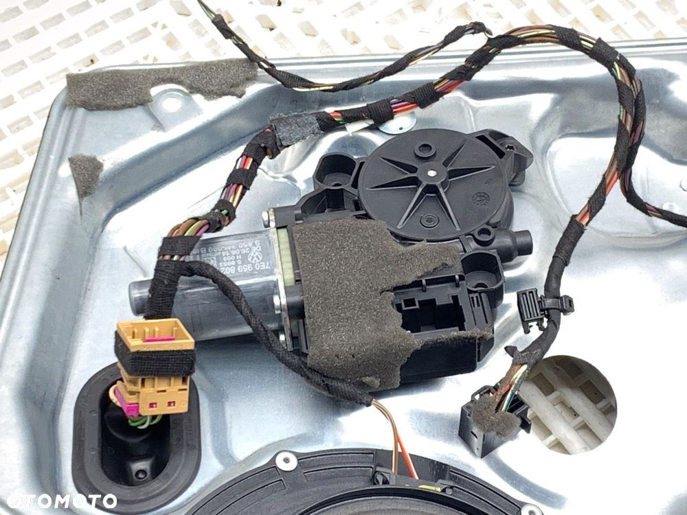 PODNOŚNIK SZYBY PRAWY PRZÓD  VW TRANSPORTER V Autobus (7HB, 7HJ, 7EB, 7EJ) 2003 - 2015 1.9 TDI 75 - 3