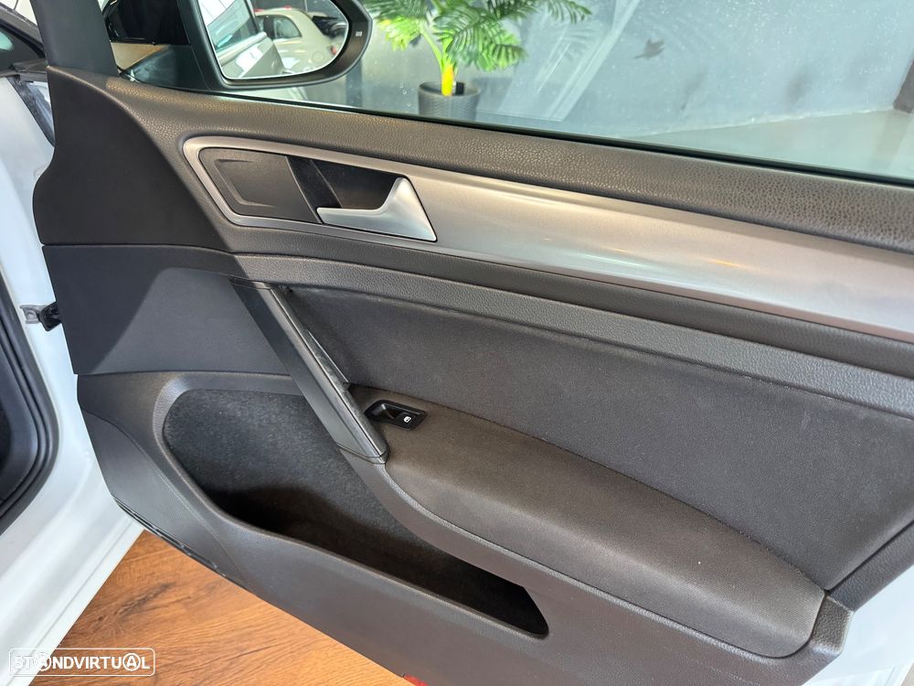 VW Golf 1.6 TDi BlueMotion Trendline - 32