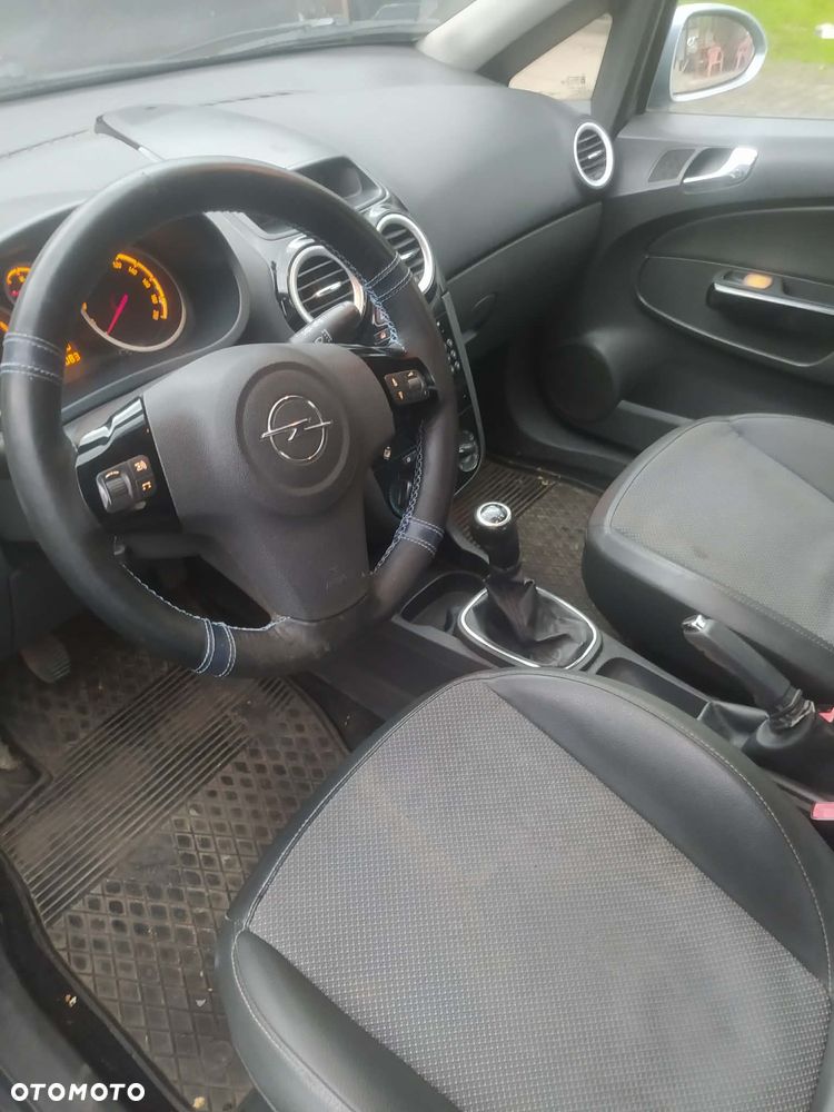 Opel Corsa 1.2 16V Essentia - 5