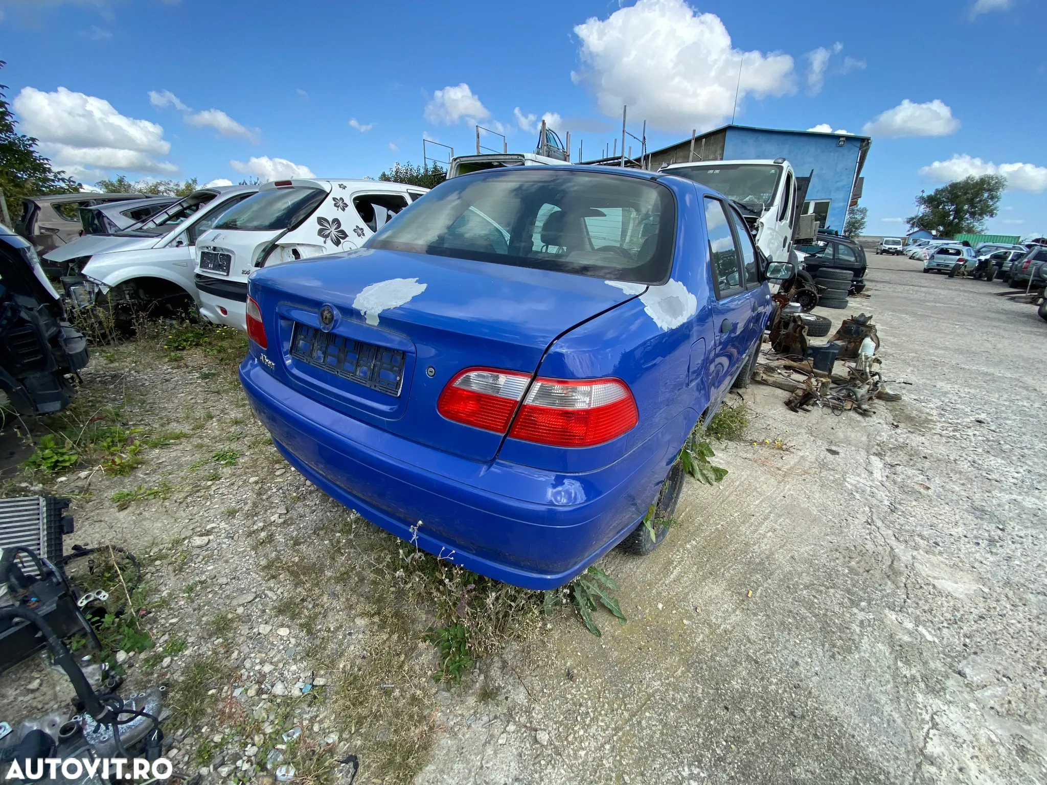 Dezmembrez piese Fiat Albea - 2