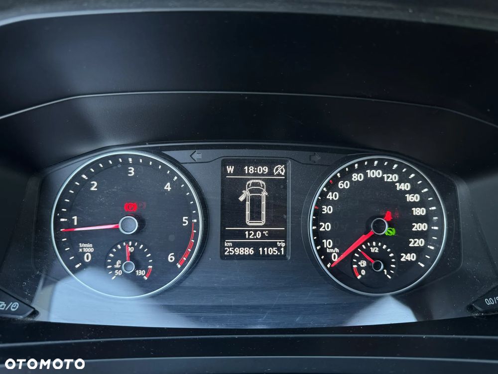 Volkswagen Caravelle - 8