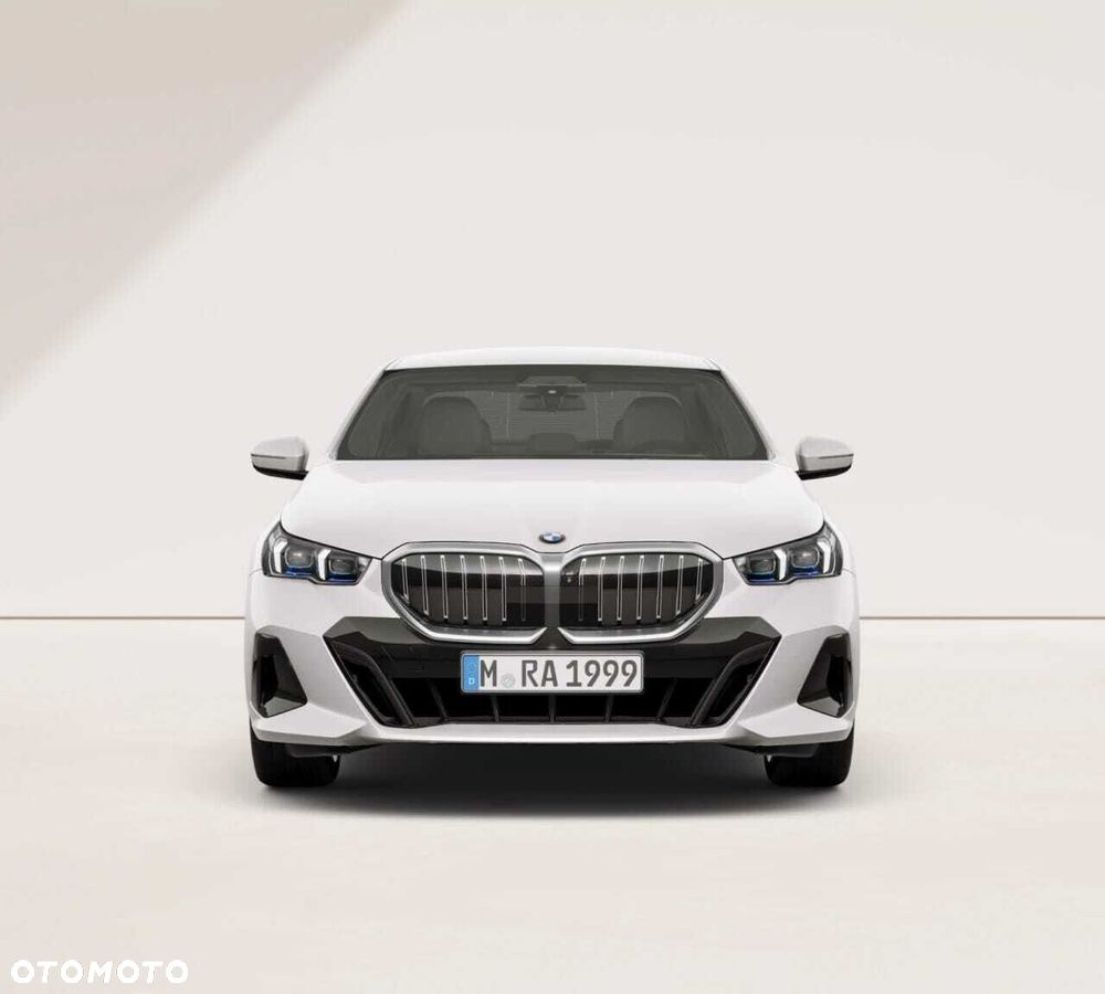 BMW Seria 5 520d xDrive mHEV M Sport - 8