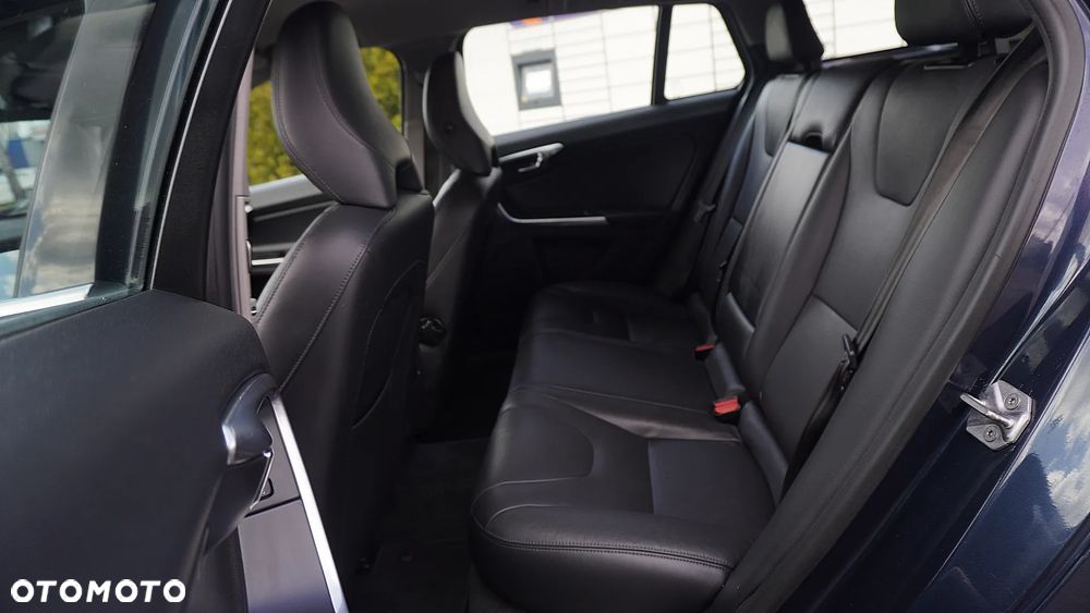 Volvo V60 D6 AWD Plug-in Hybrid Momentum - 26