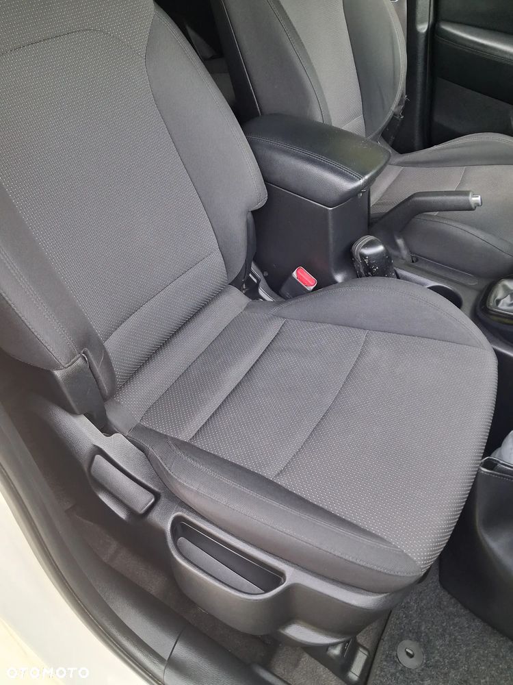 Kia Carens - 12
