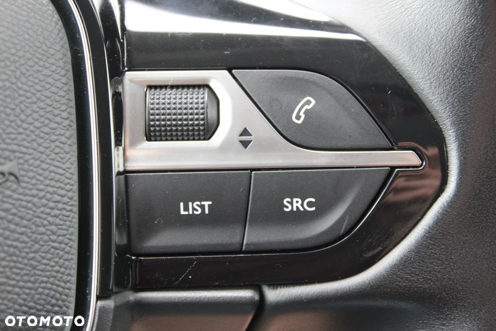 Peugeot 3008 1.2 PureTech Allure S&S - 17