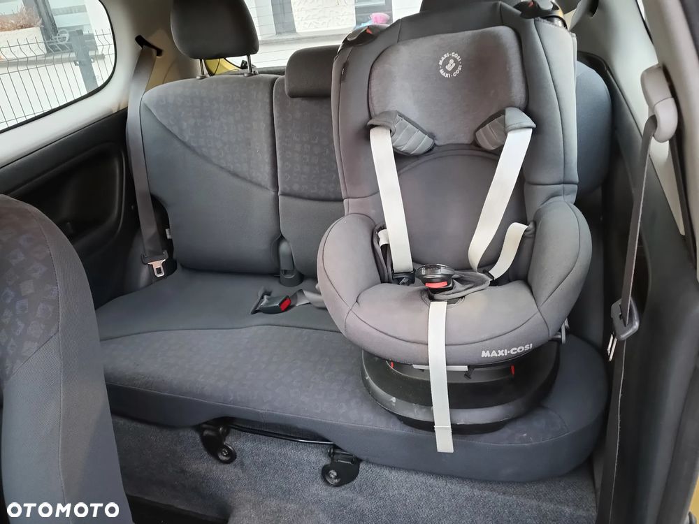 Toyota Yaris 1.0 Base - 15