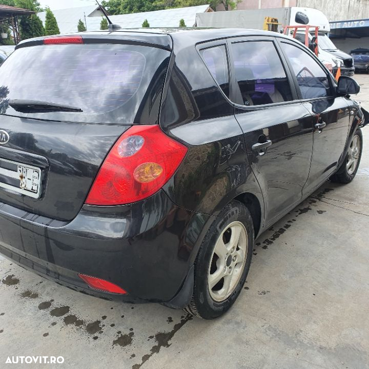 Dezmembram Kia Ceed motor 1,4 b - 2