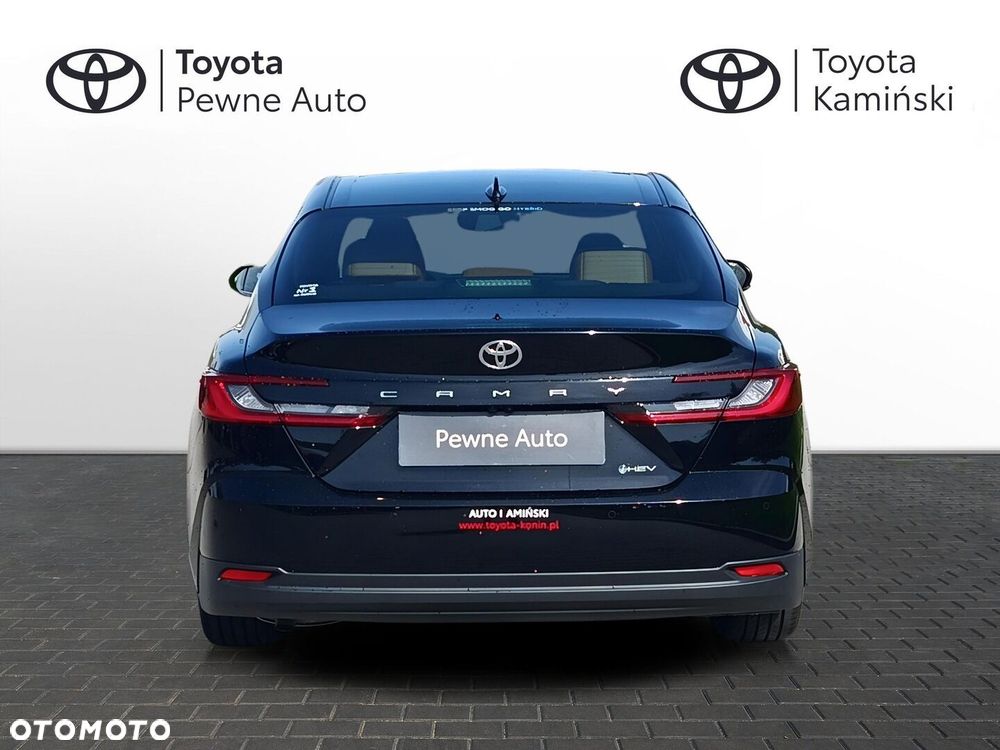Toyota Camry - 4