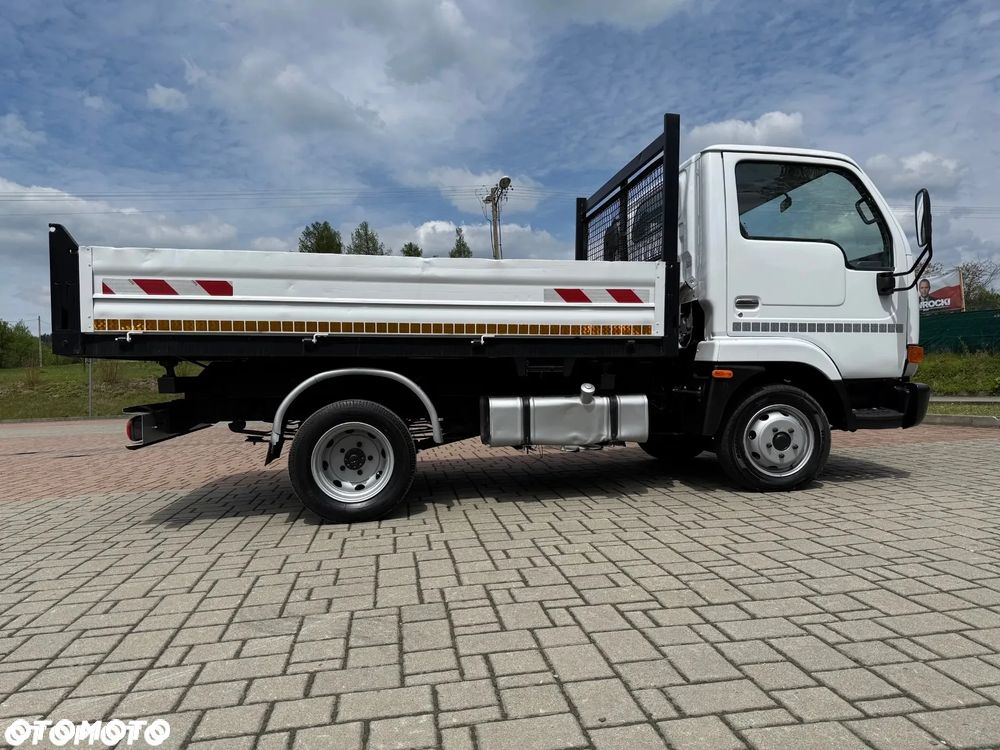 Nissan Cabstar - 4