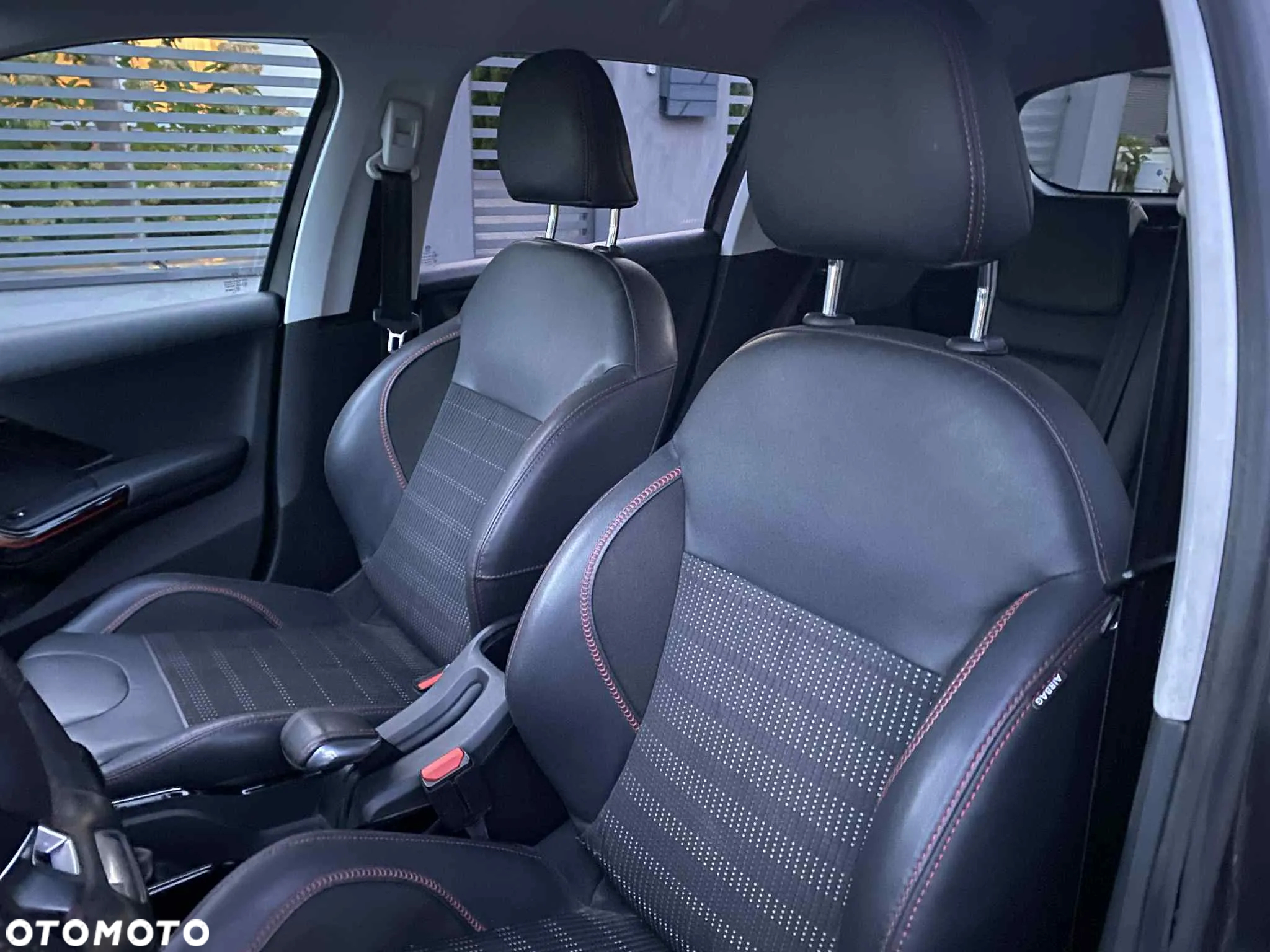 Peugeot 2008 PureTech 110 Stop&Start GT-Line Edition - 9