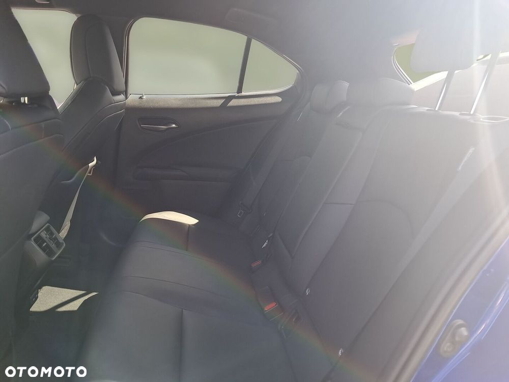 Lexus UX - 14