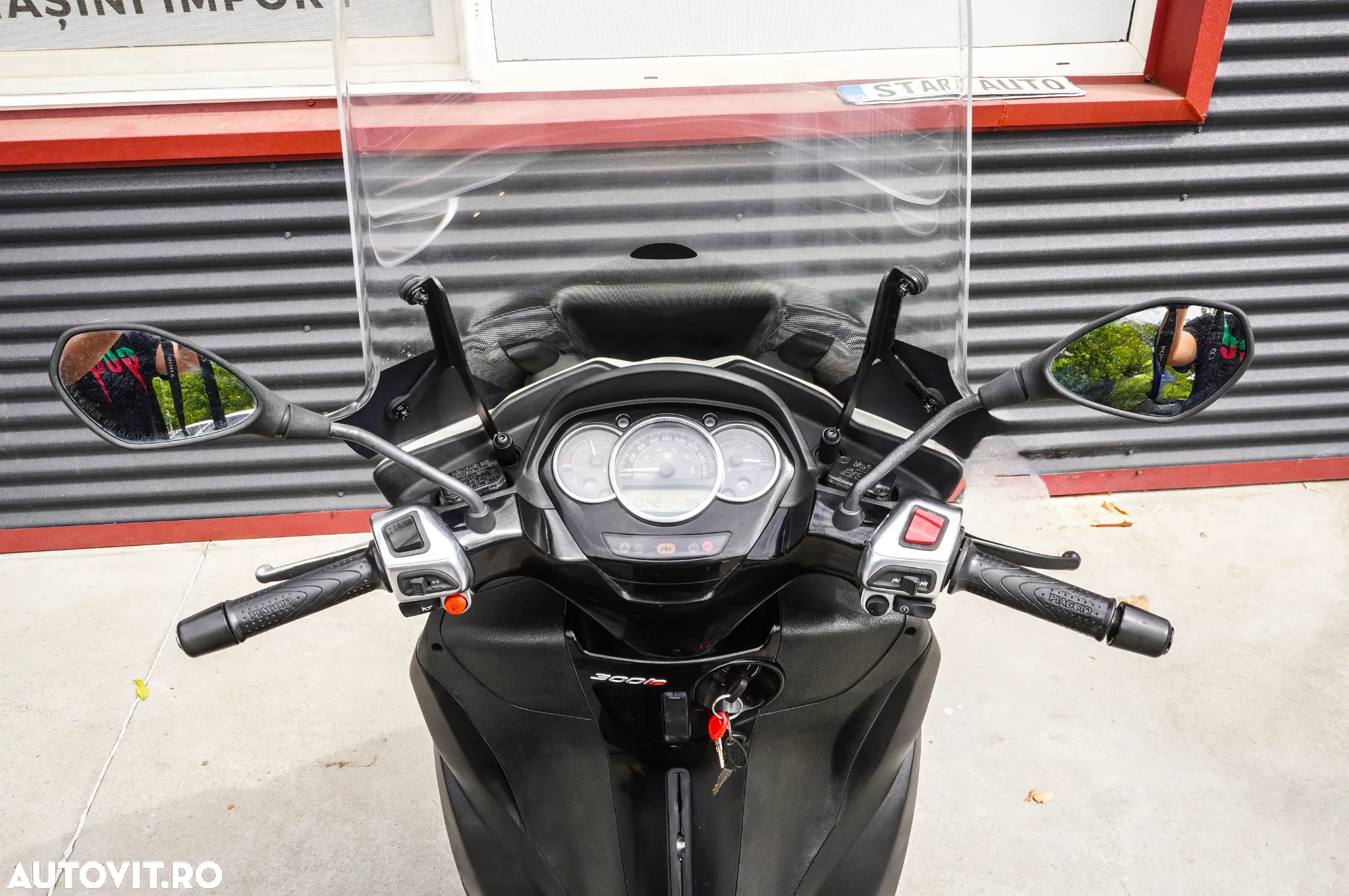 Piaggio MP3 300 Sport - 8