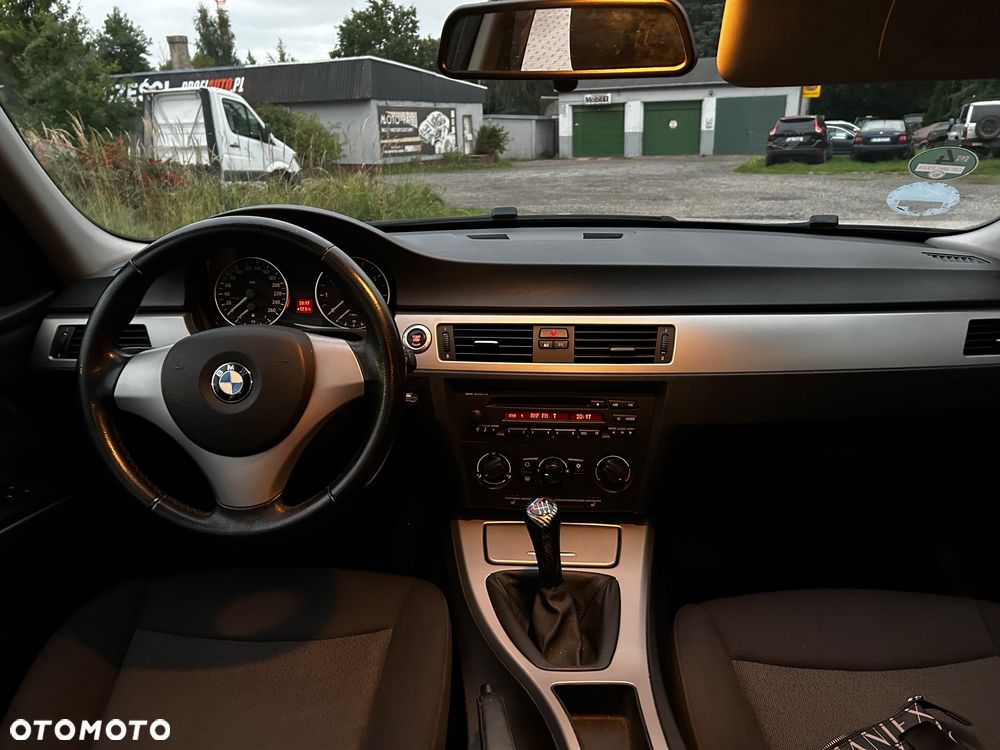 BMW Seria 3 318i - 7