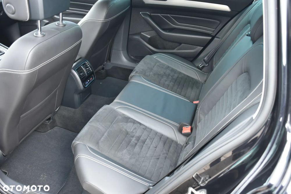 Volkswagen Passat Variant 2.0 TDI SCR DSG 4Motion Business - 24