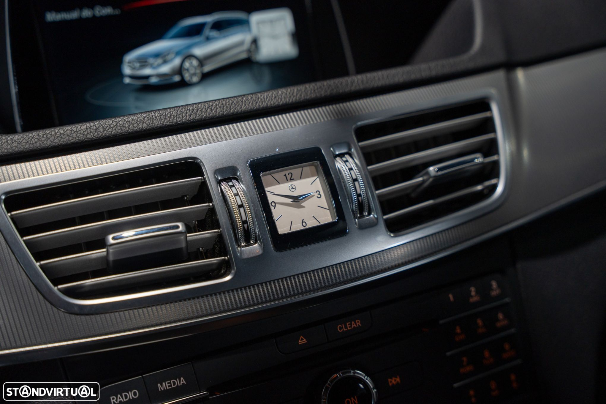 Mercedes-Benz E 250 BlueTEC Avantgarde Auto. - 25