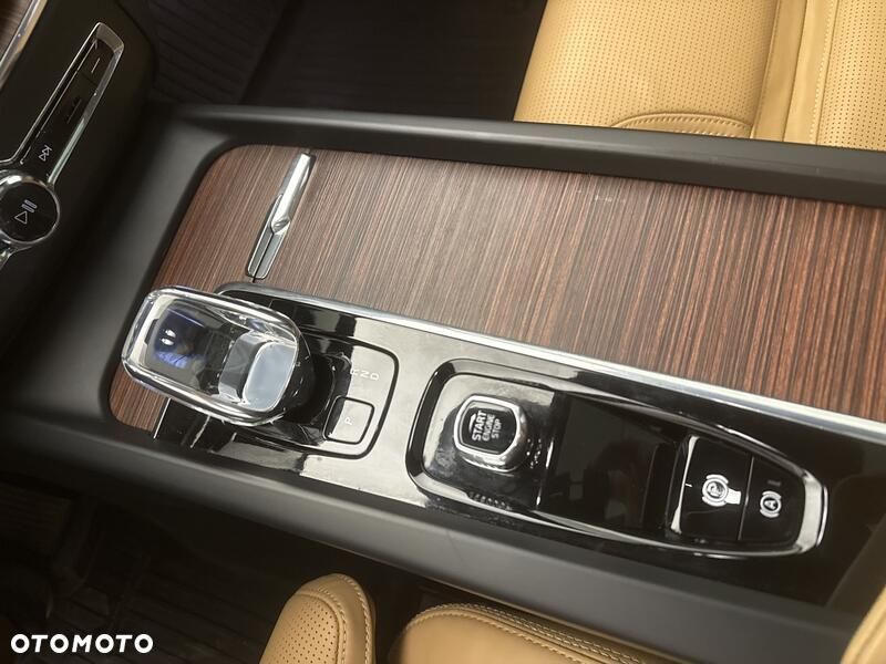 Volvo XC 60 B5 D AWD Ultimate Bright - 16