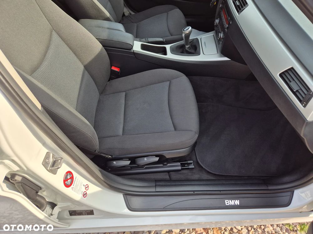 BMW Seria 3 318d DPF - 18