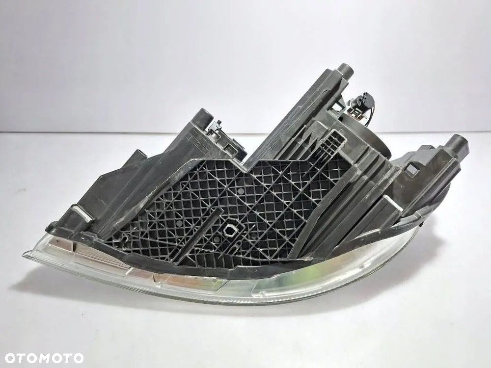 Skoda Octavia Mk2 (1Z) 2008 Reflektor lampa prawy przód 1Z1941018S - 11