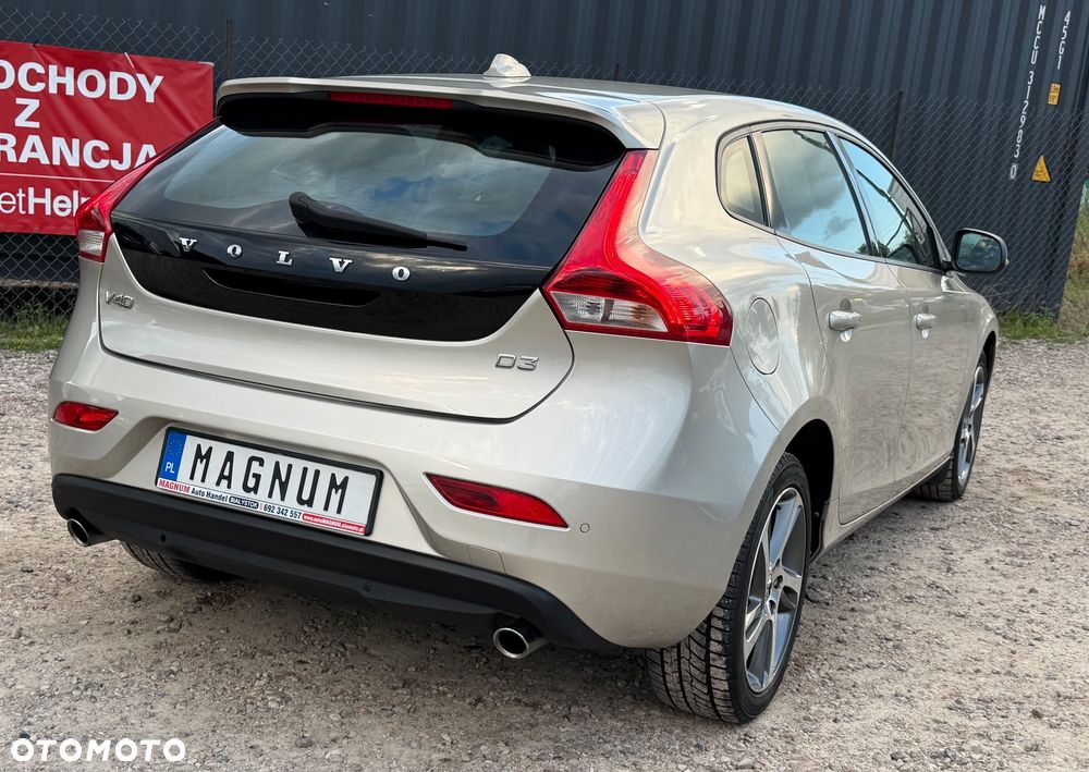 Volvo V40 D3 Momentum - 32