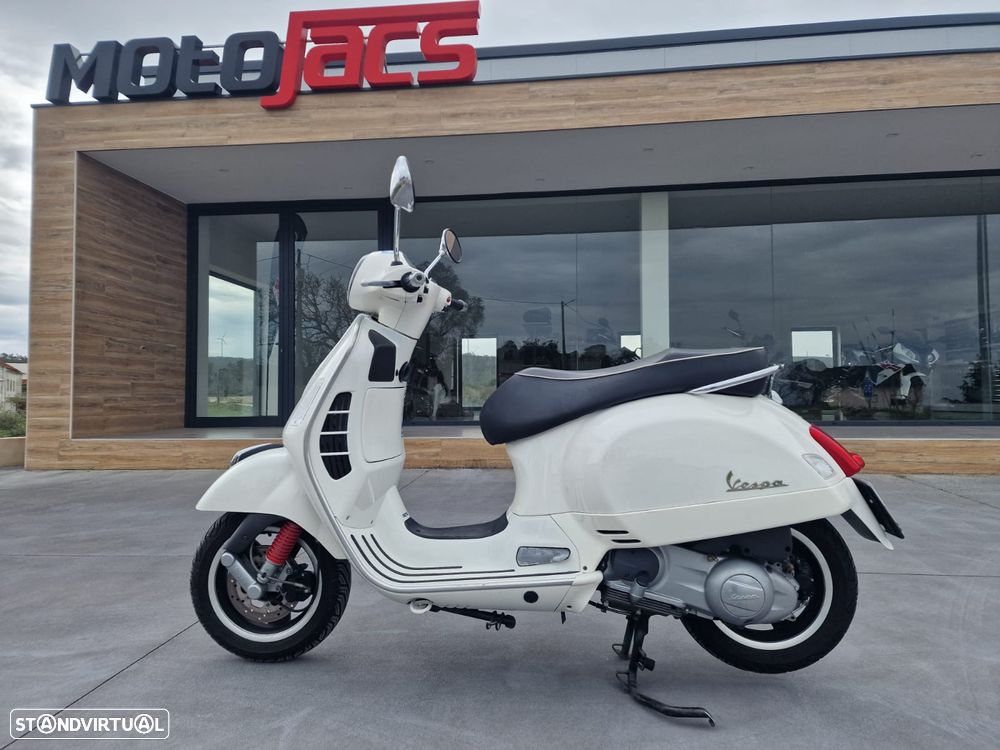 Piaggio Vespa GTS 300 Super - 3