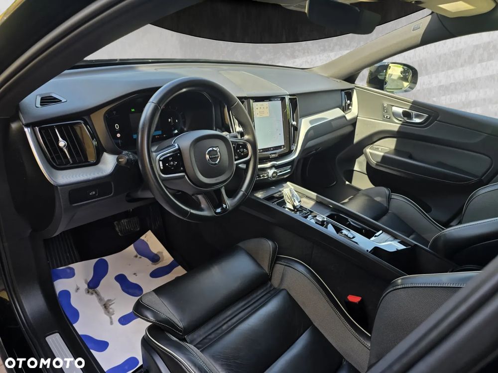 Volvo XC 60 B4 D AWD Plus Dark - 10