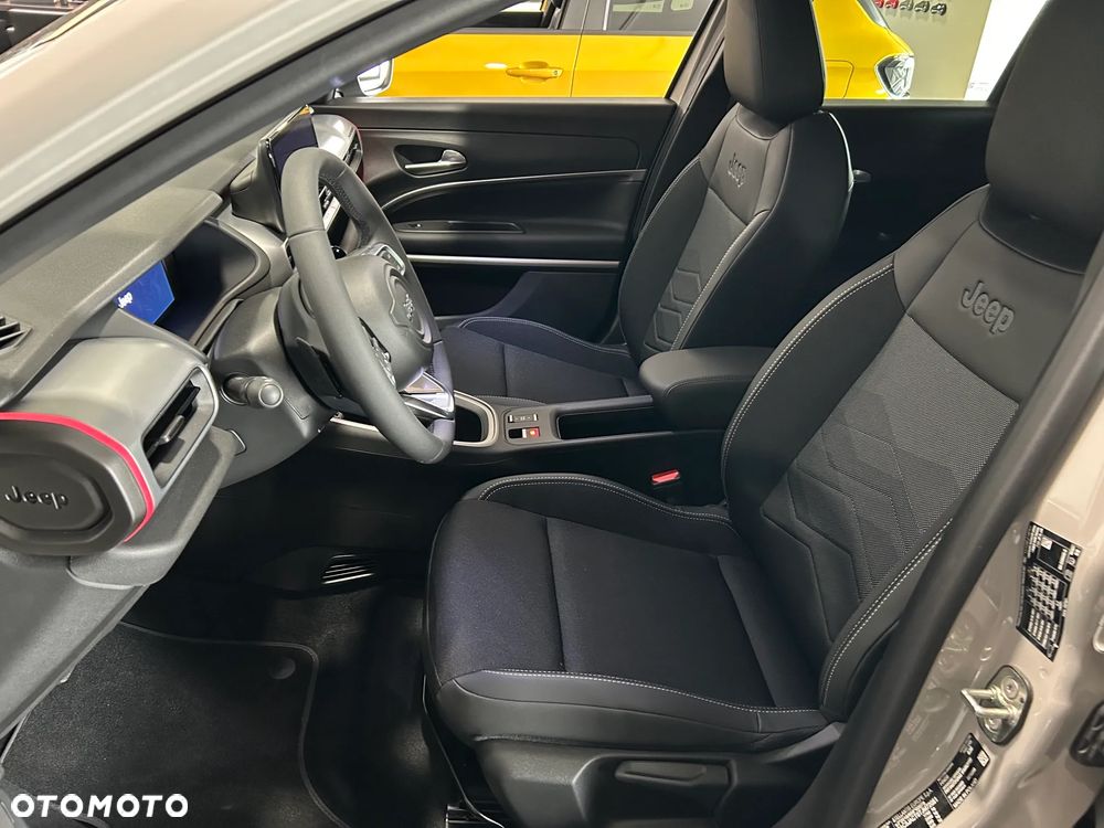 Jeep Avenger 1.2 T3 mHEV Summit FWD eDCT6 - 10
