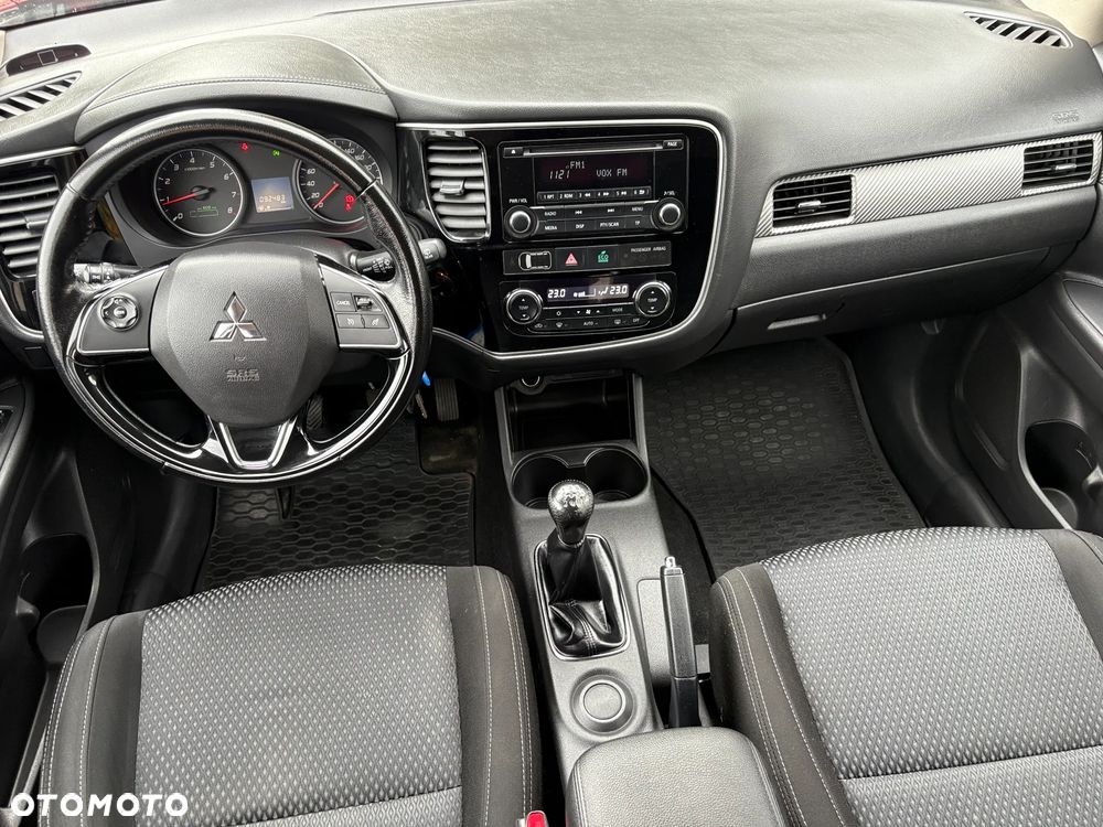 Mitsubishi Outlander 2.0 Invite + 2WD - 11