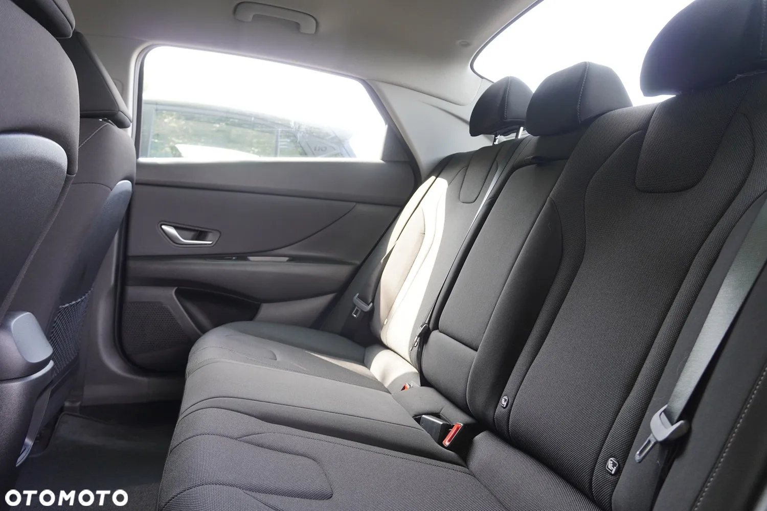 Hyundai Elantra 1.6 Modern - 23