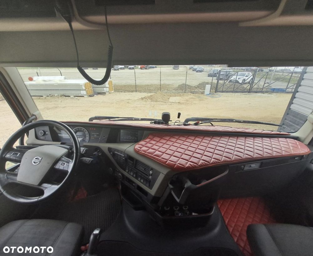 Volvo FH 500 XXL TELEWIZOR / KSENONY / FULL SPOJLERY / LAKIER METALIK / DŁUGA RAMA AKUMULATORY Z TYŁU / LAMPY LED / NAJWIĘKSZA KABINA XXL z TV / 2017 ROK !! - 10