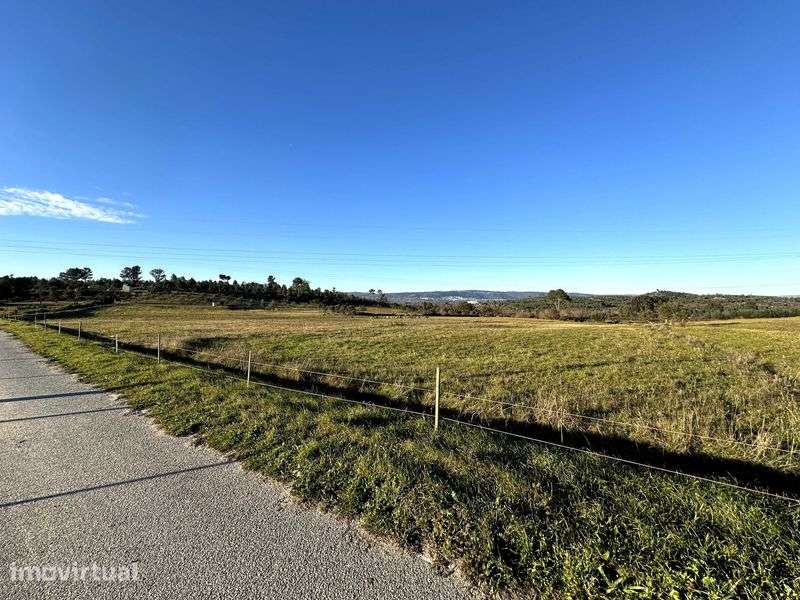 Refúgio de 9 Hectares com Vistas para a Serra da Estrela - Grande imagem: 2/12