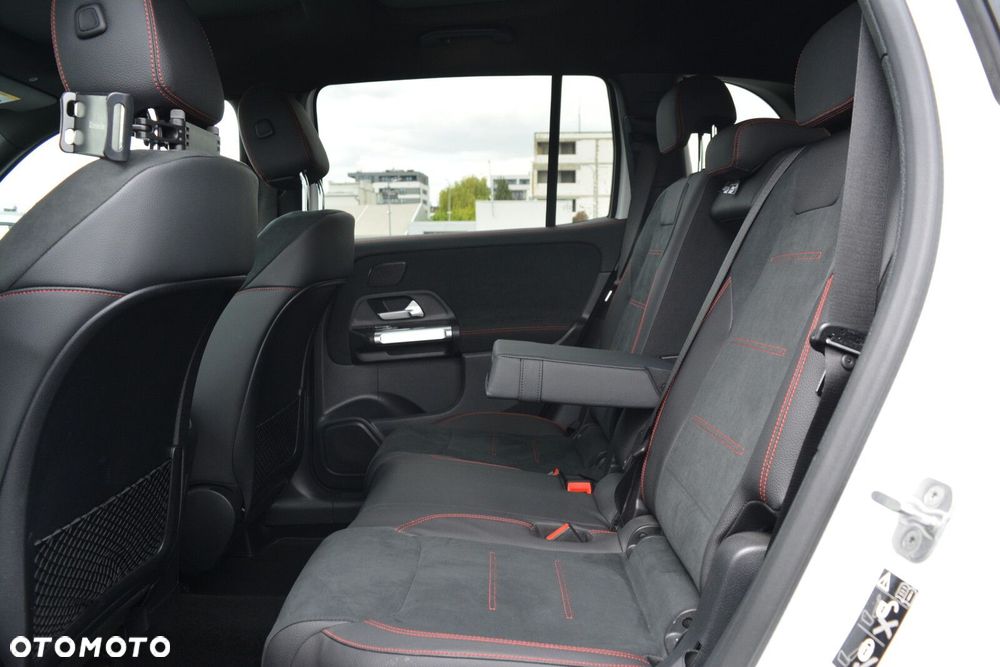 Mercedes-Benz GLB - 28