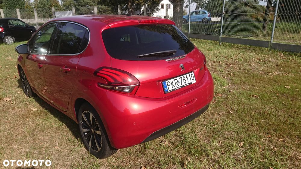 Peugeot 208 - 8