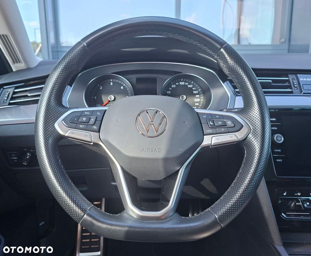 Volkswagen Passat - 19