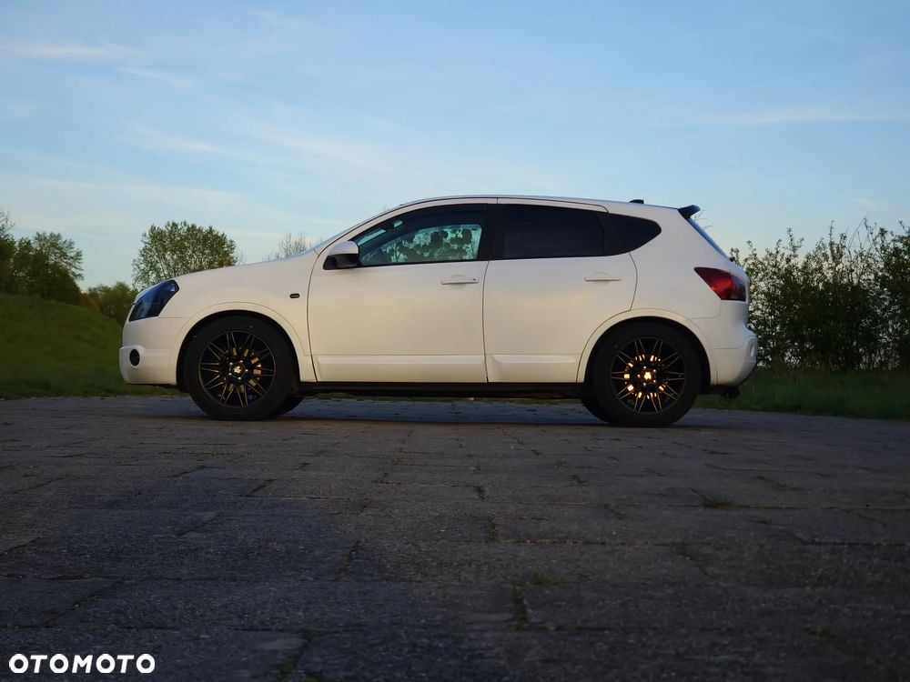 Nissan Qashqai 2.0 4x4 Tekna - 4