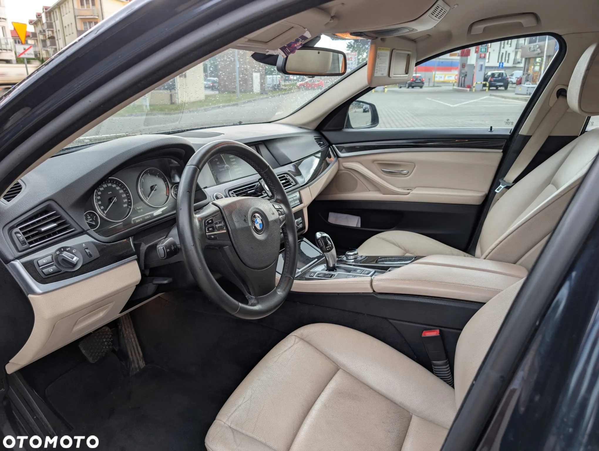 BMW Seria 5 530d xDrive Touring - 16