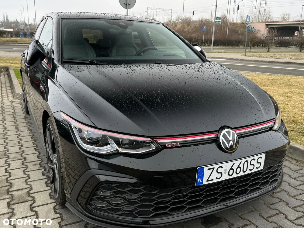 Volkswagen Golf - 1